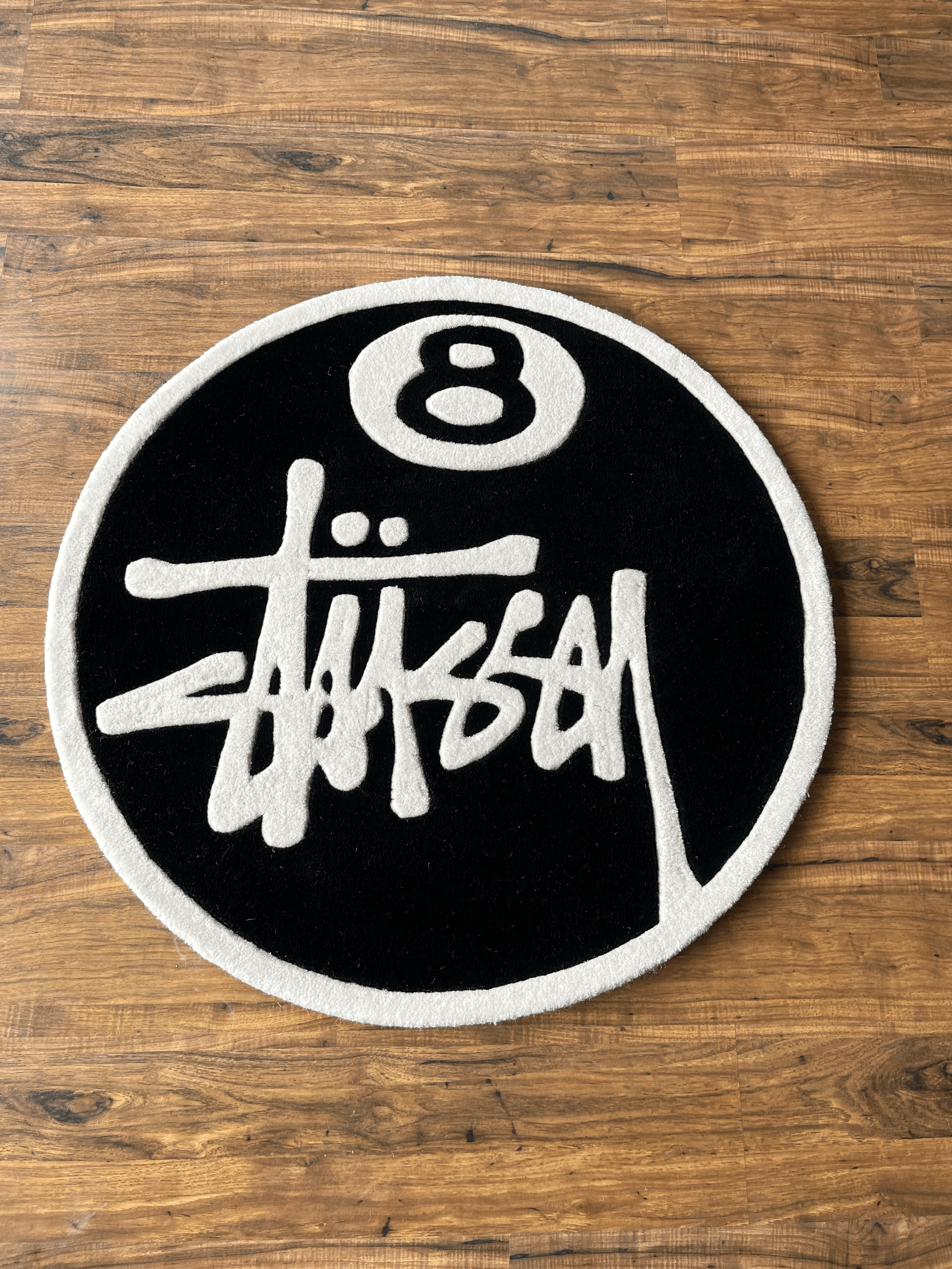 STUSSY 8 BALL RUG 30インチ ブラック 0000_IMG_5758.png?v=1736166420