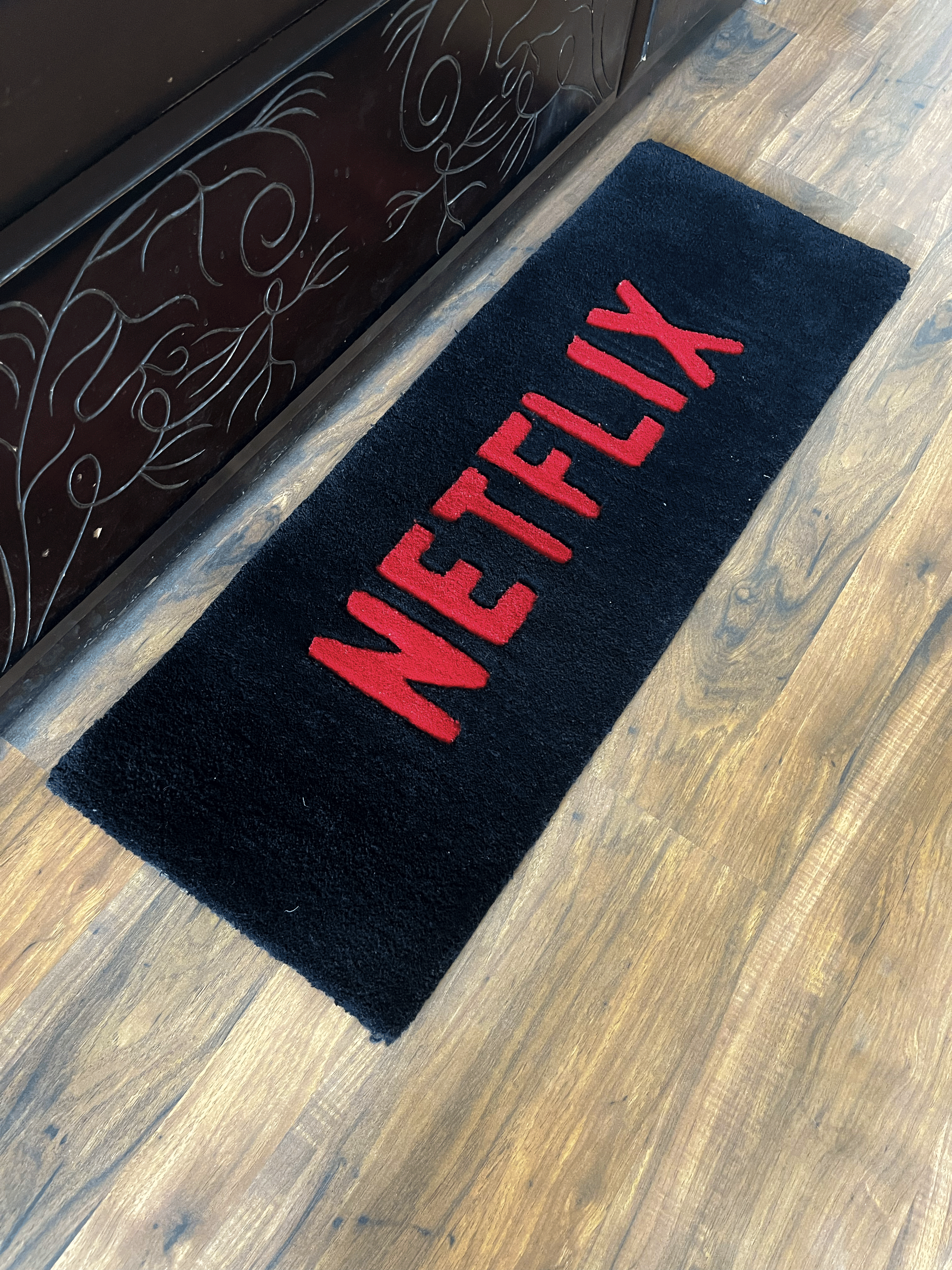 NETFLIXX hand Tufted Rug