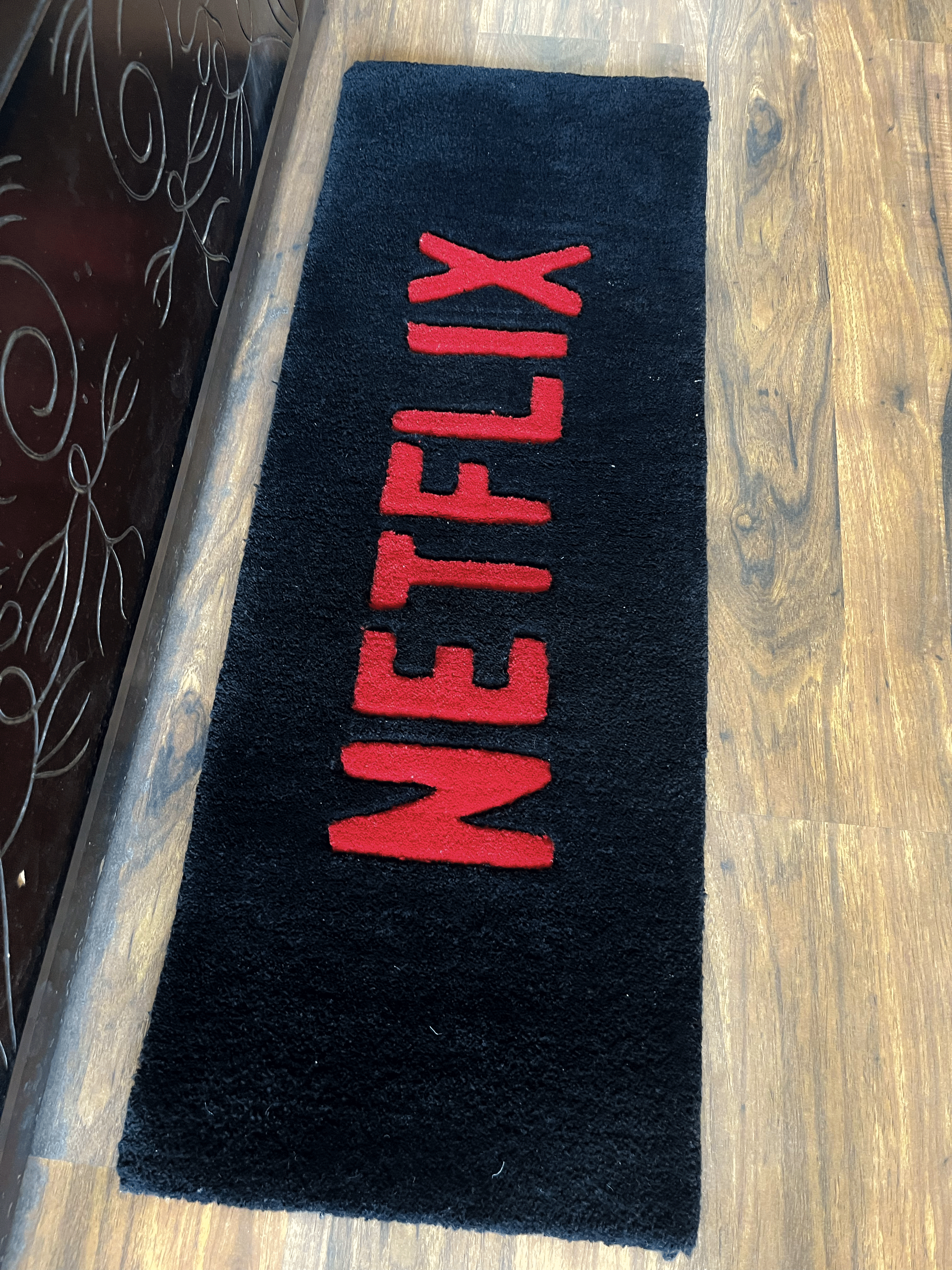NETFLIXX hand Tufted Rug