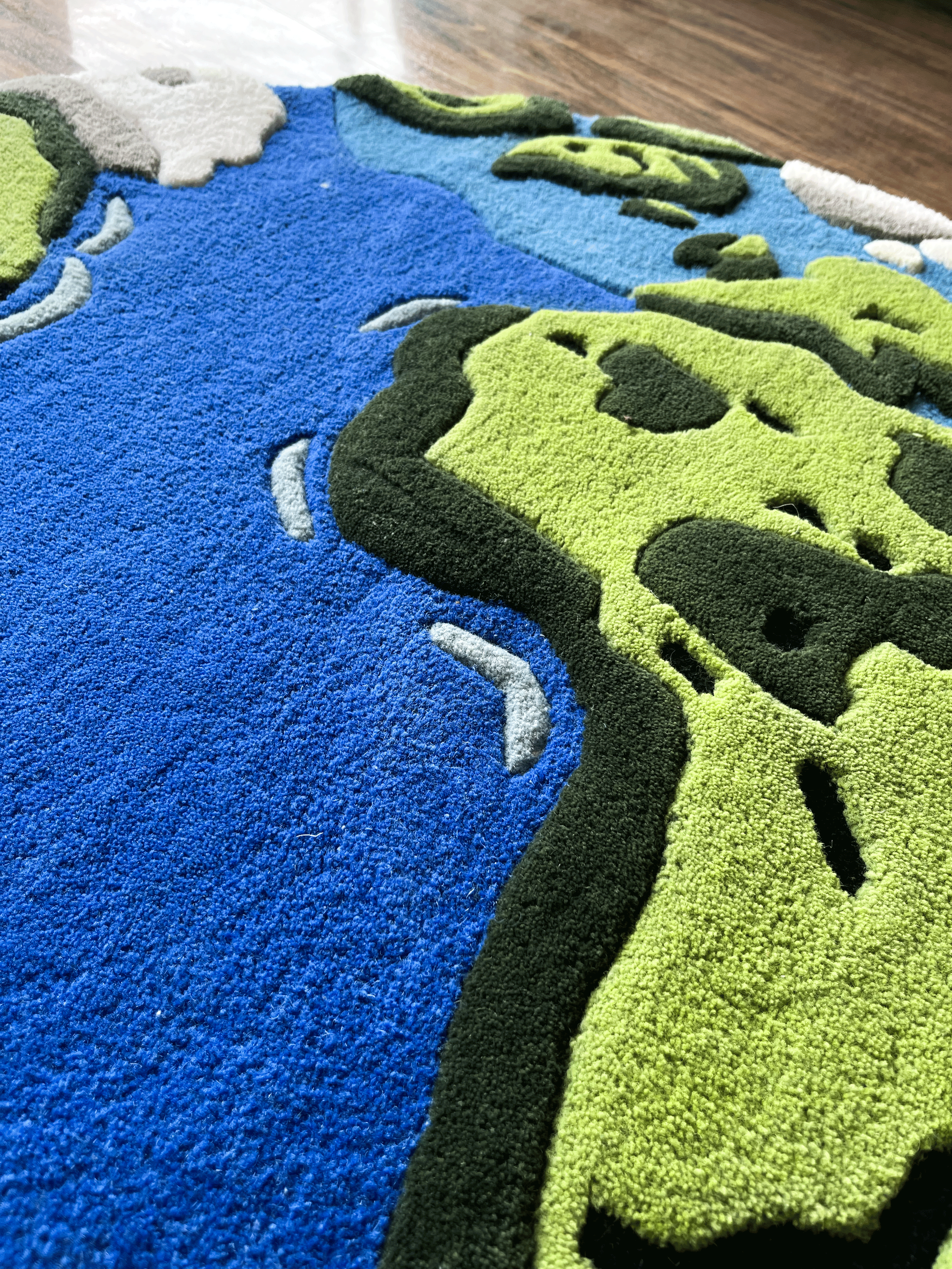 World high Low Hand Tufted Rug