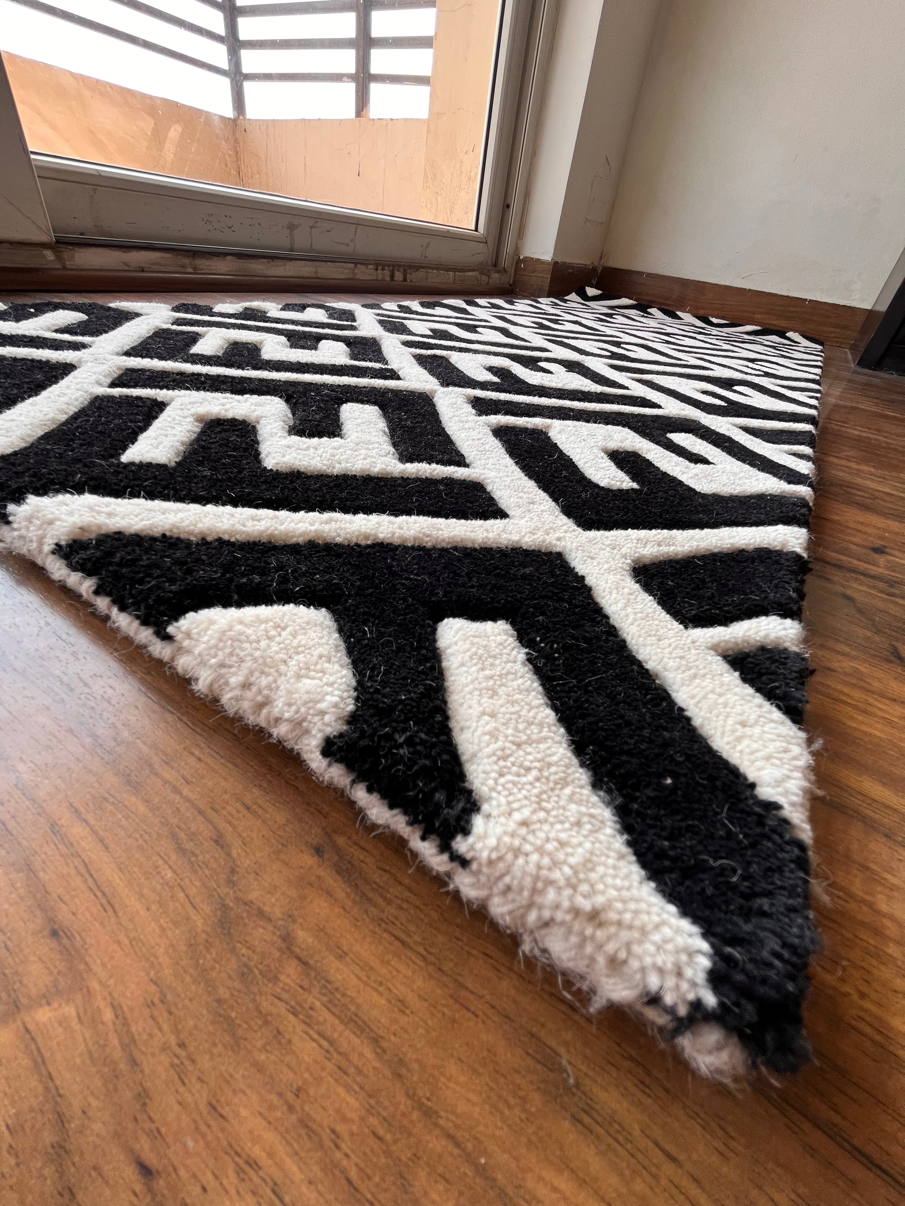 F design Rug
